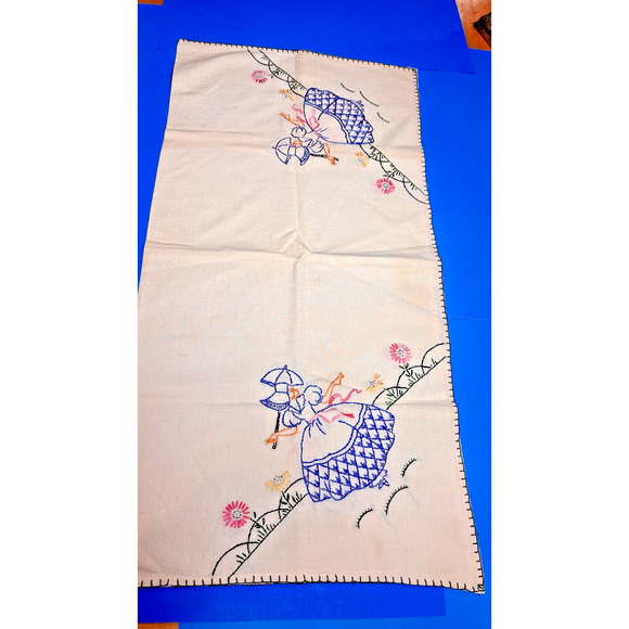 Vintage 1940s-50s Hand-Embriodered Tablecloth-Bonnet Girl Design 32" x 32" - Picture 9 of 16